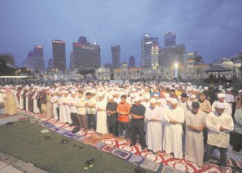 UNTUK memastikan Malaysia menjadi negara yang hebat seiring seruan Anwar Ibrahim yang mengajak rakyat kembali memupuk nilai murni dalam keluarga, bab solat mesti diberi perhatian.