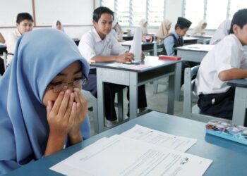 Ahli akademik berpendapat Ujian Pencapaian Sekolah Rendah (UPSR) tidak perlu dihidupkan semula sebaliknya sistem sedia ada dipertingkatkan.