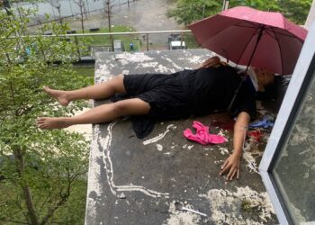 WANITA warga Indonesia nyaris maut selepas terjatuh dari tingkat 10 sebuah pangsapuri di Jalan Pinggiran Mas 1, Taman Mas, Sepang. - GAMBAR JBPM