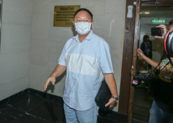 YIP Kian Yew yang mewakili Fullyee Petroleum PLT didakwa di Mahkamah Sesyen Ipoh hari ini atas pertuduhan menjual 10,920 liter diesel kepada sebuah syarikat yang tidak memiliki kelulusan daripada Pengawal Bekalan tahun lalu. - UTUSAN/MUHAMAD NAZREEN SYAH MUSTHAFA