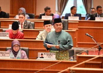 MUHAMMAD Sanusi ketika membentangkan Belanjawan Kedah 2024 pada persidangan DUN Kedah di Wisma Darul Aman, Alor Setar.
