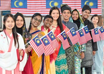 MALAYSIA adalah unik dengan penduduknya yang berasal dari pelbagai agama, budaya dan etnik sebagai warganya. – UTUSAN/PUQTRA HAIRRY