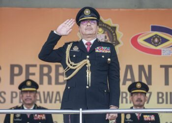 SEMUA pihak harus memberikan sokongan kepada SPRM diterajui Azam Baki yang berperanan memastikan tata kelola dan integriti dalam setiap urusan
di negara ini dijaga dengan baik.
– UTUSAN/FARIZ RUSADIO