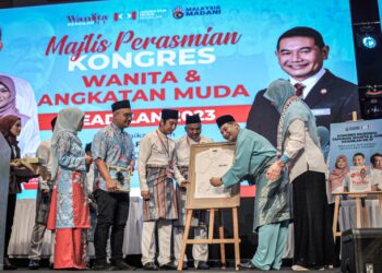 RAFIZI Ramli ketika merasmikan Kongres Nasional Tahunan AMK dan Wanita Keadilan di Putrajaya. - UTUSAN/FAIZ ALIF ZUBIR