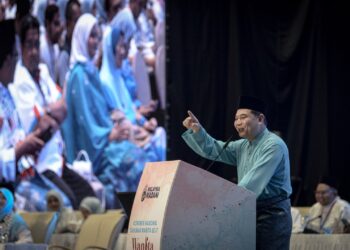 RAFIZI Ramli ketika berucap berucap merasmikan Kongres Nasional Tahunan AMK dan Wanita Keadilan di Putrajaya. - UTUSAN/FAIZ ALIF ZUBIR
