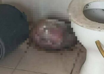 KEADAAN mayat bayi perempuan yang ditemukan mati di tandas sebuah surau di Kampung Pengkalan Nyireh, Besut, hari ini. 