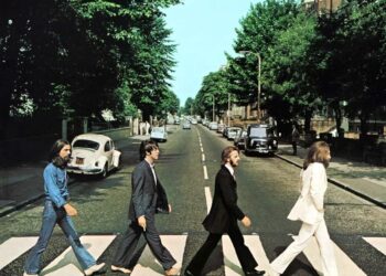 Tanggal 2 November lalu, iaitu 53 tahun selepas kumpulan The Beatles berpecah, mereka telah melakukan kejutan dengan mengeluarkan lagu terbaharu bertajuk Now and Then yang asalnya dirakam oleh John Lennon menggunakan kaset.
