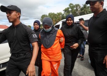 NOORAINI Remali yang dituduh membunuh rakan kongsi perniagaannya dibawa ke Mahkamah Majistret Marang, hari ini. - UTUSAN/PUQTRA HAIRRY ROSLI