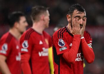 Barisan pemain Manchester United menahan malu apabila ditewaskan Bournemouth dalam aksi Liga Perdana Inggeris sebentar tadi. (AFP)