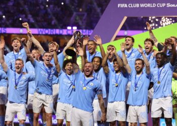Pemain Manchester City meraikan kemenangan sebagai juara Piala Dunia Kelab Fifa selepas menumpaskan Fluminense 4-0 di Jeddah, Arab Saudi awal pagi tadi. (AFP)