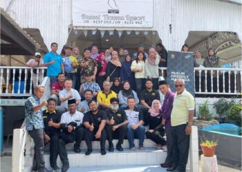 IDROS Yahya (depan, kiri) bersama pemain industri dalam program MFAR, baru-baru ini.