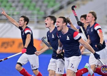 PEMAIN Perancis meraikan kemaraan mereka ke final Piala Dunia Hoki Remaja 2023 selepas menumpaskan Sepanyol 3-1 di peringkat separuh akhir, malam ini.
