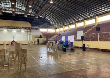 KEADAAN di dalam gimnasium di Universiti Negeri Mindanao selepas insiden letupan yang meragut tiga nyawa di Marawi, Filipina. - AFP