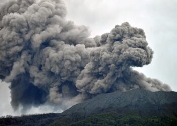 GUNUNG Merapi dilaporkan aktif sejak Januari lalu.-AGENSI
