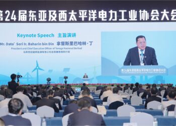 BAHARIN Din berucap di Persidangan Industri Bekalan Tenaga Elektrik (CEPSi) Ke-24 di China, baru-baru ini.