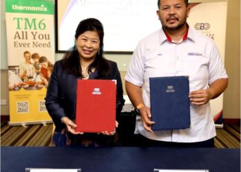MAJLIS pemeteraian kerjasama antara Co-opbank Pertama dan Tru Mix Sdn. Bhd.