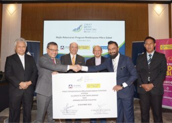 Majlis pemeteraian kerjasama strategik antara Alliance Islamic Bank dengan Amanah Ikhtiar Malaysia di Kuala Lumpur, semalam. – UTUSAN/SYAKIR RADIN