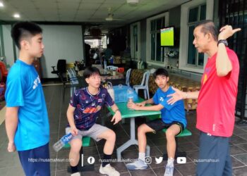 Bekas jurulatih kebangsaan, Datuk Misbun Sidek diberikan tanggungjawab melatih pemain remaja Thailand di Kelab Badminton Nusa Mahsuri sejak Isnin lalu (FOTO: Ihsan Nusa Mahsuri)