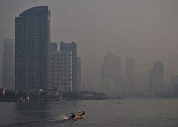 TAHAP pencemaran udara yang tinggi di kebanyakan kawasan di sekitar Bangkok. - AFP 
