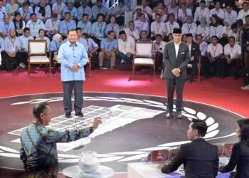 TIGA calon presiden Indonesia mengambil bahagian dalam debat pertama kempen menjelang Pilihan Raya Umum (Pemilu) 2024. - CNA 