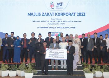 MAJLIS penyerahan zakat perniagaan oleh syarikat korporat kepada Pusat Pungutan Zakat Majlis Agama Islam Wilayah Persekutuan di Pusat Dagangan Dunia, Kuala Lumpur, semalam. – UTUSAN/ AFIQ RAZALI