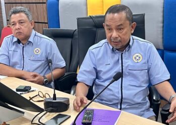 ZAMRI IBRAHIM (kanan) ketika ditemui selepas Kongres Tahunan PFA Kali Ke-27 (2021) dan 28 (2022) di Bilik Mesyuarat Utama Pusat Transformasi Bandar (UTC), Kangar, Perlis, hari ini.- UTUSAN/ASYRAF MUHAMMAD