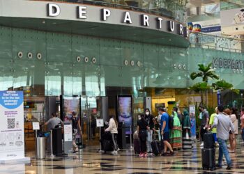 LALUAN dari Kuala Lumpur ke Lapangan Terbang Changi Singapura adalah laluan antarabangsa global paling sibuk di dunia. - AFP