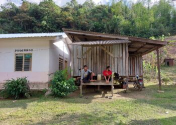 MASYARAKAT Orang Asli terpaksa mengehadkan aktiviti mencari hasil hutan susulan acaman harimau di Gua Musang, Kelantan-UTUSAN/AIMUNI TUAN LAH.