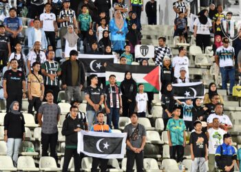 PENYOKONG Terengganu FC ketika aksi Liga Super musim 2023.