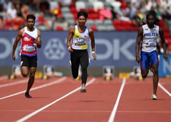 Azeem yang memegang rekod kebangsaan acara 100m pecut dengan masa 10.09s perlu melepasi catatan bawah 10.00s sebelum tamat tarikh kelayakan Sukan Olimpik Paris 2024 yang akan berakhir pada 30 Jun tahun hadapan. - AFP