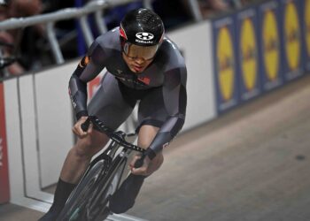 JOHN Beasley  terpaksa memantau perkembangan Azizulhasni Awang bagi memastikan dia tidak mengalami sebarang masalah kesihatan yang serius. - AFP