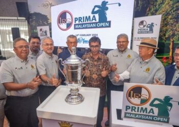 MOHD. Anwar Mohd. Nor (tengah) dan Yusuf Abdul Rahman (tiga dari kanan) ketika majlis pelancaran Kejohanan IRS Prima Terbuka Malaysia di The Mines Resort & Golf Club, Seri Kembangan, hari ini. - FOTO/MGA