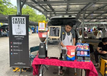 MESKIPUN pergerakan terbatas kerana terpaksa menggunakan tongkat, namun tidak menghalang Muhammad Ruzayme Mohd. Irwan mengusakan perniagaan kopi di Astaka Taman Haji Mohd Amin, Seberang Jaya, Pulau Pinang.