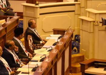 WAN ROSDY Wan Ismail menyatakan sebanyak RM4 bilion diperuntukan bagi projek berimpak besar ECERDC pada sidang Dewan Undangan Negeri (DUN) di Wisma Sri Pahang di Kuantan, Pahang. - FOTO/NORHAFIZAN ZULKIFLI