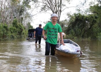 BEBERAPA kawasan kampung di Pasir Mas, Kelantan mula ditenggelami banjir - UTUSAN/KAMARUL BISMI KAMARUZAMAN
