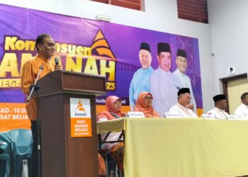 DZULKEFLY Ahmad ketika berucap merasmikan Konvensyen Parti Amanah Pulau Pinang, di Lebuh Acheh, George Town, Pulau Pinang, hari ini.