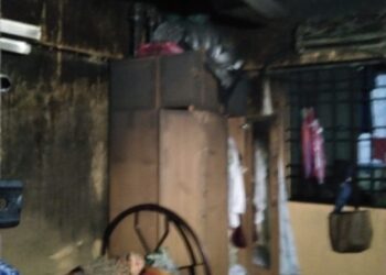 KEADAAN unit kediaman yang dihuni tiga beranak di Air Itam, George Town, Pulau Pinang, yang terlibat dalam kebakaran malam tadi. - Pic: IHSAN BOMBA