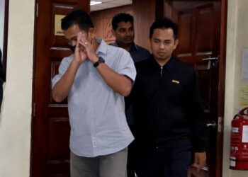 PEGAWAI Maritim Malaysia didenda RM7,000 oleh Mahkamah Sesyen Butterworth, Pulau Pinang hari ini selepas mengaku bersalah menerima suapan berjumlah RM500 daripada seorang pemilik syarikat enam tahun lalu.  - Pic: IQBAL HAMDAN