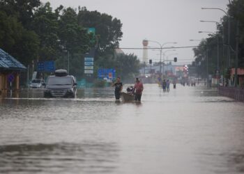 KEADAAN banjir yang melanda Rantau Panjang, Kelantan semalam-UTUSAN/KAMARUL BISMI KAMARUZAMAN.