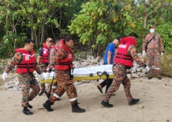 MAYAT lelaki warga Singapura yang dikhuatiri lemas ketika beriadah di pantai berhampiran sebuah hotel terkemuka di Desaru, Kota Tinggi ditemukan awal pagi ini.