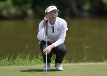 LIU Yujie cemerlang dengan catatan 12 bawah par 204 pukulan semakin di Kejohanan Golf Amatur Terbuka Malaysia Edisi Ke-119 berlangsung di Kelab Golf Tiara & Country, Melaka. - UTUSAN/AMRAN MULUP