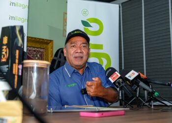 MAT Jantan bercakap dalam sidang akhbar di pejabatnya di Jalan Pokok Mangga, Melaka. - UTUSAN/SYAFEEQ AHMAD