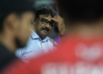 K. DEVAN selepas perlawanan Liga Super di antara Negeri Sembilan dan Kuching City di Stadium Tuanku Abdul Rahman, Paroi, Seremban malam tadi.-UTUSAN/MOHD. SHAHJEHAN MAAMIN.
