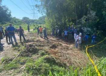 LOKASI penemuan rangka manusia dan motosikal yang dipercayai terbabas ke dalam kawasan semak di Bukit Aping, Bandar Baharu.