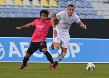 IVAN Mamut (kanan) antara harapan Terengganu FC untuk mencipta kejutan dalam perlawanan akhir Piala Malaysia malam ini. - UTUSAN/PUQTRA HAIRRY