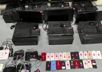 ANTARA barang rampasan sindiket 'calling centre' penipuan pelaburan tidak wujud dan judi atas talian yang tumpas dalam Op Pelican di sekitar daerah Muar.