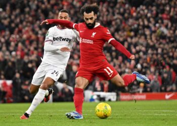 MOHAMED Salah akan menjadi senjata Liverpool untuk mencari kemenangan ke atas Arsenal esok. - AFP