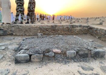 Jenazah Saidatina ‘Aishah dikebumikan di perkuburan al-Baqi‘ di kawasan permakaman isteri Rasulullah SAW.