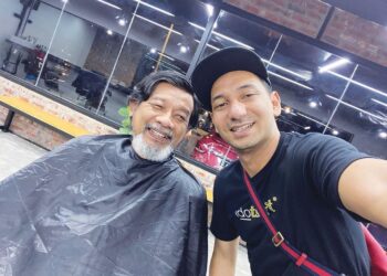 ZIZAN Razak (kanan) mengakui Jalil Hamid antara artis yang membuka peluang untuknya menceburi bidang seni hiburan.