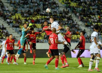 SKUAD Negeri Sembilan (jersi merah) belum memuktamadkan jurulatih dan pemain yang akan membawa cabaran Liga Malaysia 2024. - UTUSAN